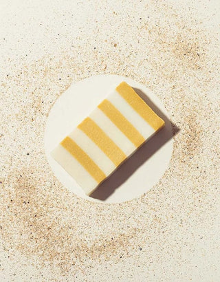 Continuing with the line of By Adushka Home we present the Grand Sable line of soaps. The Wild Coco Breton scented soap weighing 95 grams was designed in Belle-Île in France and made entirely by hand with sea water from the Breton coast. The green fragrance contains frangipani flower, coconut, papyrus.