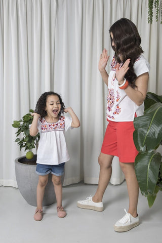 Das Mädchen Bougainvillea Sommershirt 4-6 Jahre - Santa Lupita