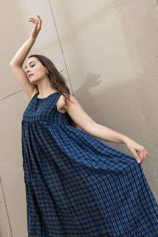 This year is all about layering and slip dresses are exactly what you need. Injiri provides these super comfy slip dresses to wear alone or to accompany under another dress of the brand. 50% cashmere and 50% silk, this blue checked dress follows the silhouette in a very soft way in the upper part, then widen in the skirt part.